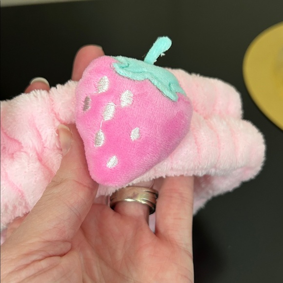 My Melody Adorable Pink Hairband with Character and Strawberry - Picture 4 of 8